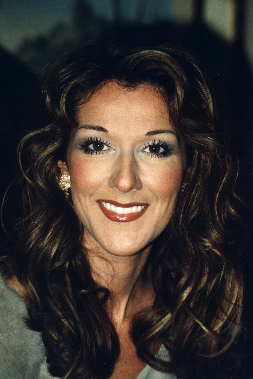 Celine Dion mit strahlendem Lächeln und ästhetisch gepflegten Zähnen