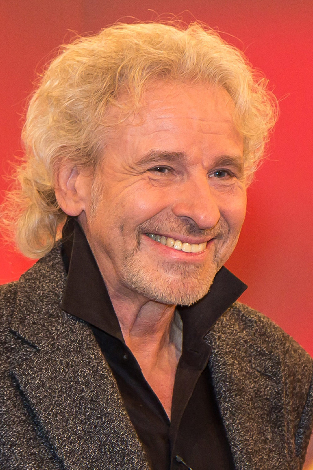 Thomas Gottschalk mit auffälligem Lächeln und ästhetischen Zähnen