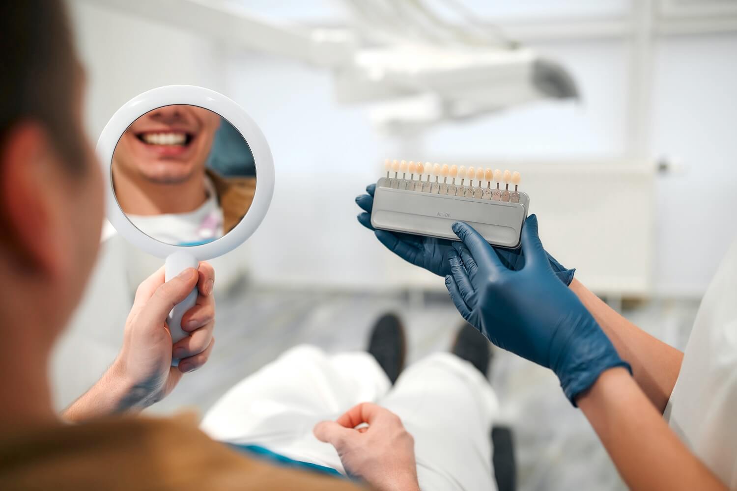 Veneers bei transparenten Zähnen für ein ästhetisches und natürliches Zahnbild